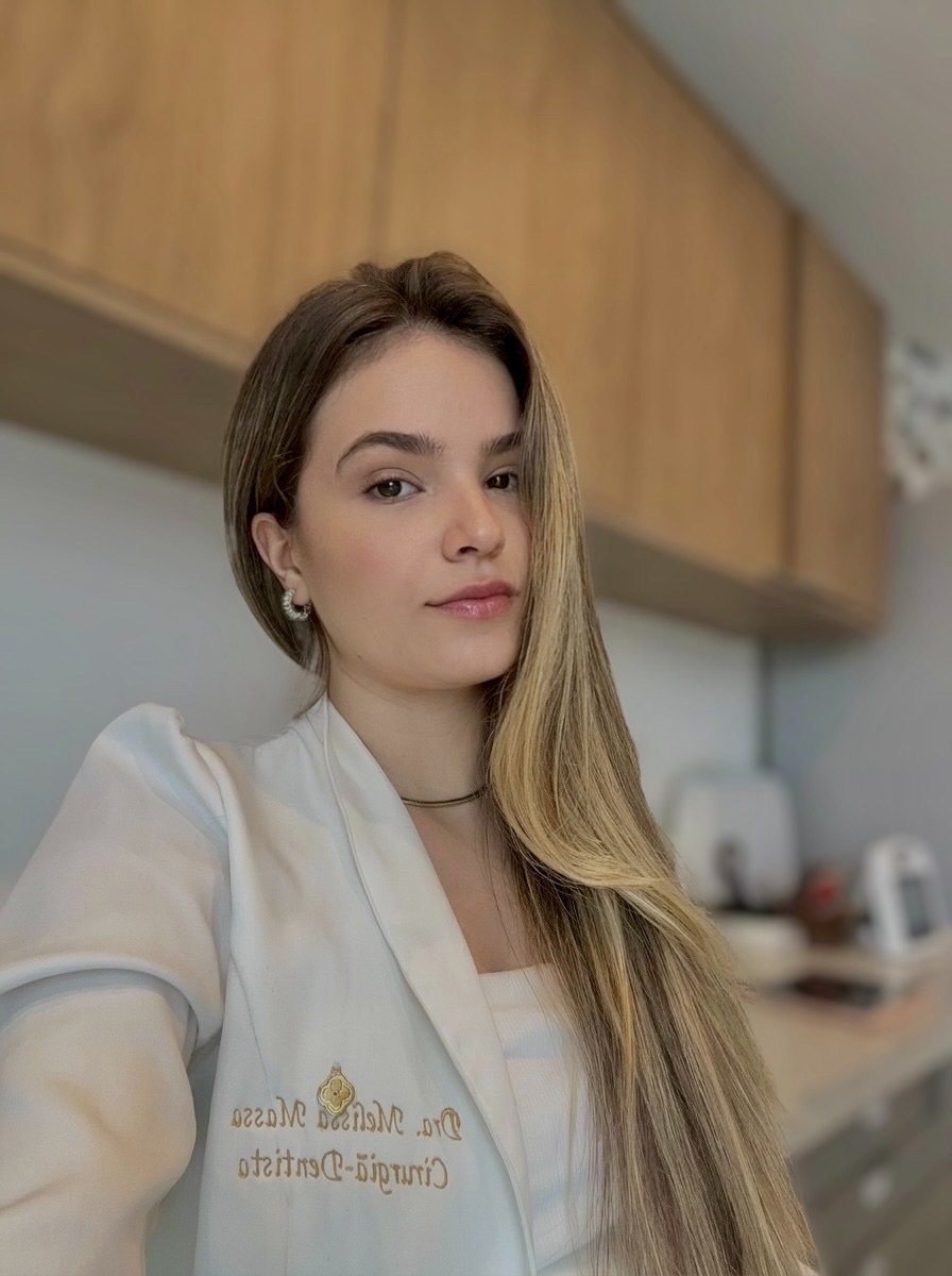 Dra. Melissa Massa, cirurgiã-dentista